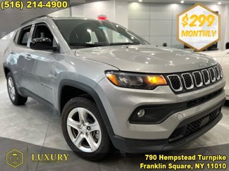 Used 2023 Jeep Compass Latitude image 1