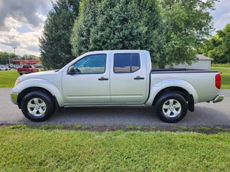 Used 2011 Nissan Frontier SV image 1
