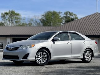 Used 2012 Toyota Camry L image 1