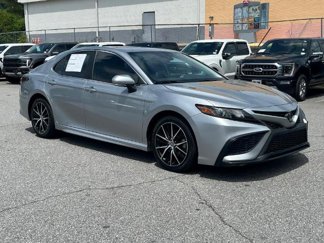 Used 2022 Toyota Camry SE image 1