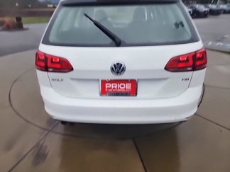 Used 2017 Volkswagen Golf SEL image 1