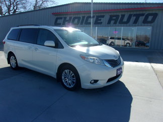 Used 2017 Toyota Sienna XLE image 1