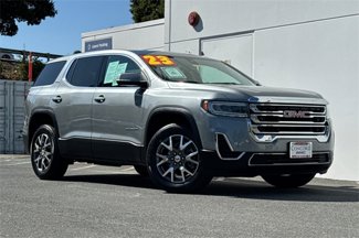 Used 2023 GMC Acadia SLE image 1