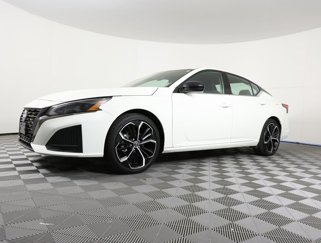 Used 2023 Nissan Altima 2.5 SR image 1