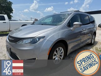 Used 2017 Chrysler Pacifica Touring-L image 1