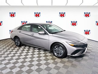 Certified 2024 Hyundai Elantra SEL image 1