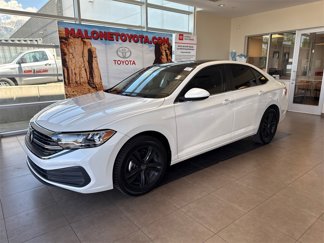 Used 2023 Volkswagen Jetta SE w/ Panoramic Sunroof Package image 1