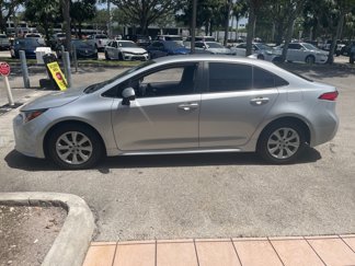 Used 2020 Toyota Corolla LE image 1