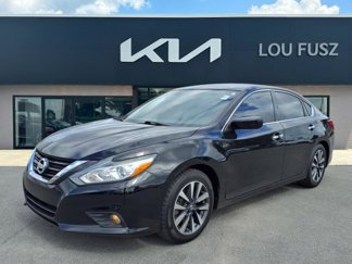 Used 2017 Nissan Altima 2.5 SV image 1