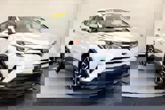 Used 2018 Toyota C-HR XLE image 1