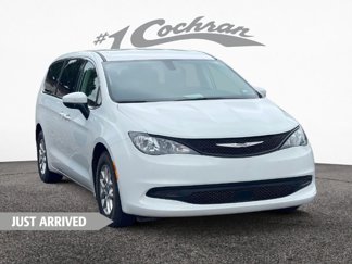 Used 2022 Chrysler Voyager LX image 1