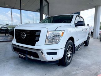 Used 2021 Nissan Titan SV w/ SV Convenience Package image 1