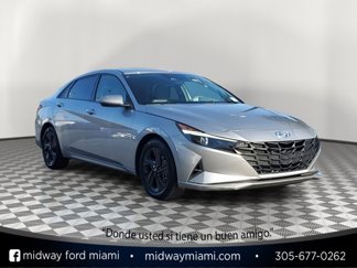 Used 2023 Hyundai Elantra SEL image 1