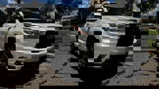 Used 2016 Toyota Highlander XLE image 1