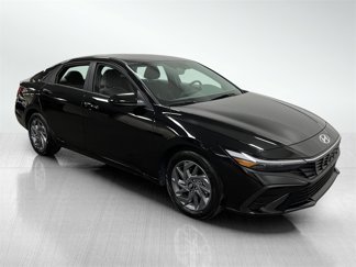 Used 2024 Hyundai Elantra SEL image 1