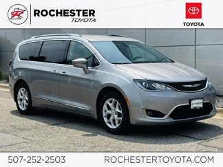 Used 2017 Chrysler Pacifica Touring-L Plus w/ Tire & Wheel Group image 1