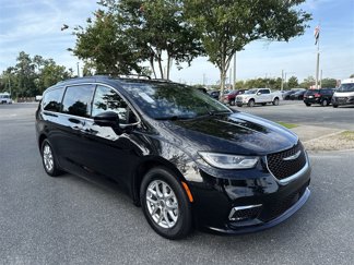 Used 2022 Chrysler Pacifica Touring-L image 1