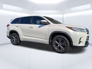 Used 2018 Toyota Highlander LE image 1