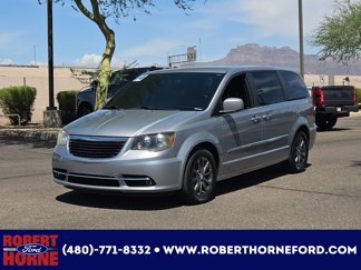 Used 2014 Chrysler Town & Country S image 1