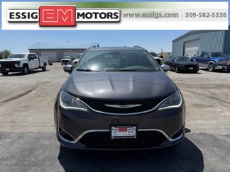 Used 2017 Chrysler Pacifica Limited image 1