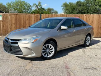 Used 2016 Toyota Camry LE image 1