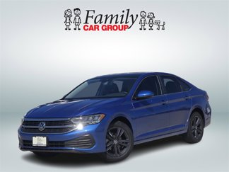 Used 2024 Volkswagen Jetta SE image 1
