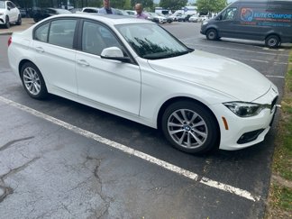 Used 2018 BMW 320i xDrive Sedan w/ Convenience Package image 1