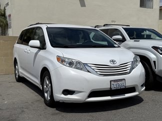 Used 2015 Toyota Sienna LE image 1