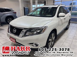 Used 2016 Nissan Pathfinder Platinum image 1