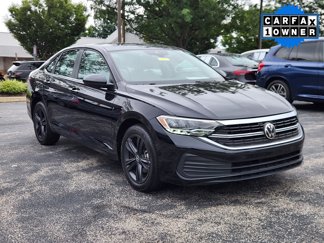 Certified 2022 Volkswagen Jetta SE image 1