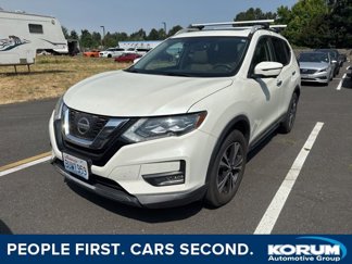 Used 2017 Nissan Rogue SL image 1