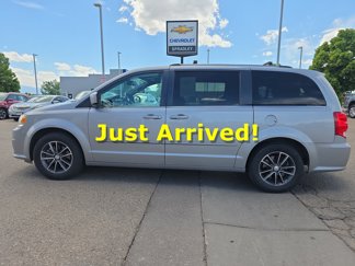 Used 2017 Dodge Grand Caravan SXT image 1
