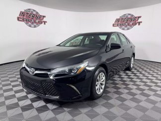 Used 2015 Toyota Camry LE image 1