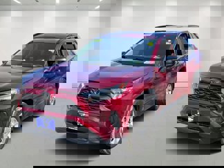 Used 2021 Toyota RAV4 LE image 1