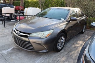Used 2016 Toyota Camry LE image 1