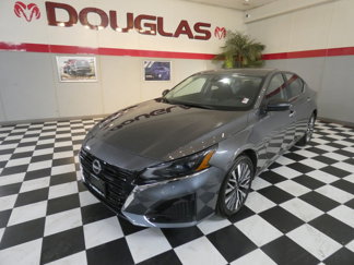 Used 2024 Nissan Altima 2.5 SV image 1