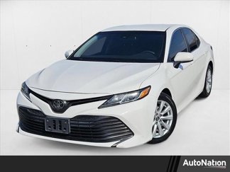 Used 2018 Toyota Camry LE image 1