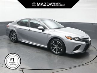 Used 2018 Toyota Camry SE image 1