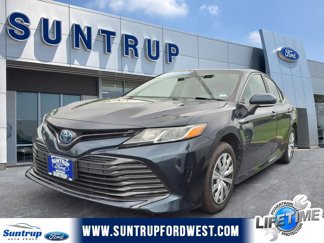 Used 2018 Toyota Camry LE image 1