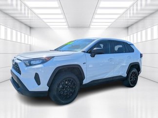 Used 2022 Toyota RAV4 LE image 1