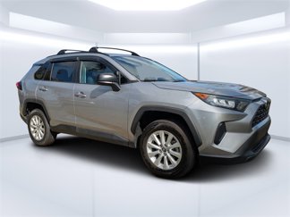 Used 2021 Toyota RAV4 LE image 1