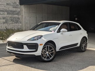 Certified 2025 Porsche Macan image 1