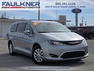 Used 2018 Chrysler Pacifica Touring-L w/ Advanced Safetytec Group image 1