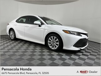 Used 2018 Toyota Camry LE image 1