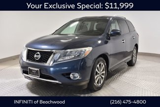 Used 2016 Nissan Pathfinder SV image 1