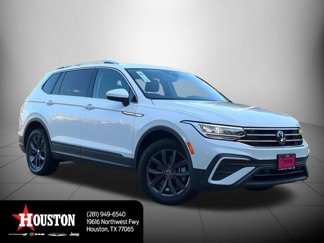 Used 2024 Volkswagen Tiguan SE image 1