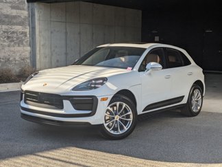 Certified 2025 Porsche Macan image 1