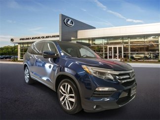 Used 2017 Honda Pilot Touring image 1