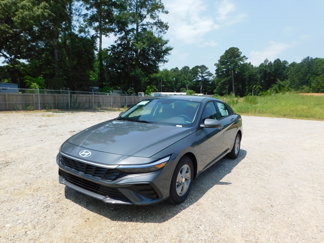 New 2025 Hyundai Elantra SE image 1