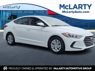 Used 2017 Hyundai Elantra SE image 1